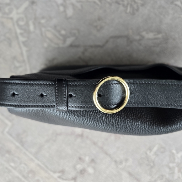 Cuyana Messenger Bag 13-inch Pebbled Black - Picture 9 of 12